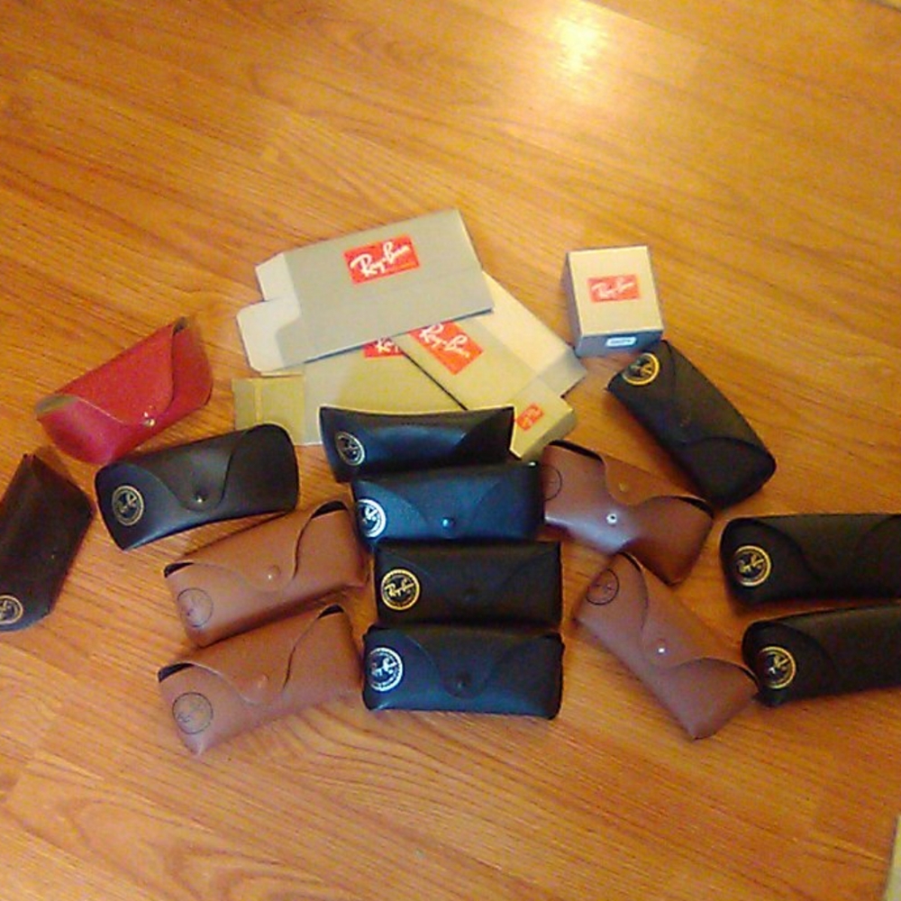 Lot bundle of 14 Ray-Ban cases and 4 boxes.